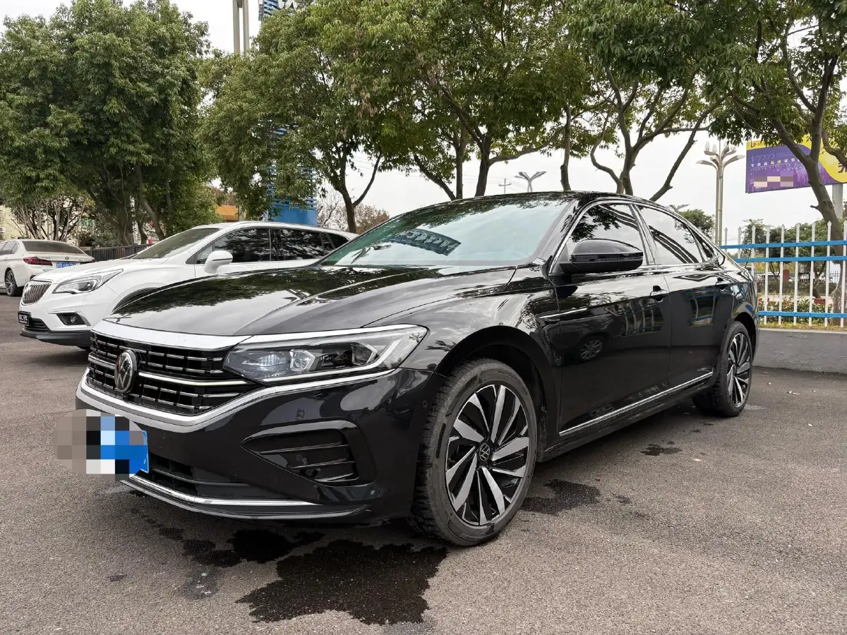 2025 Volkswagen Passat 2.0T 220HP L4 7DCT