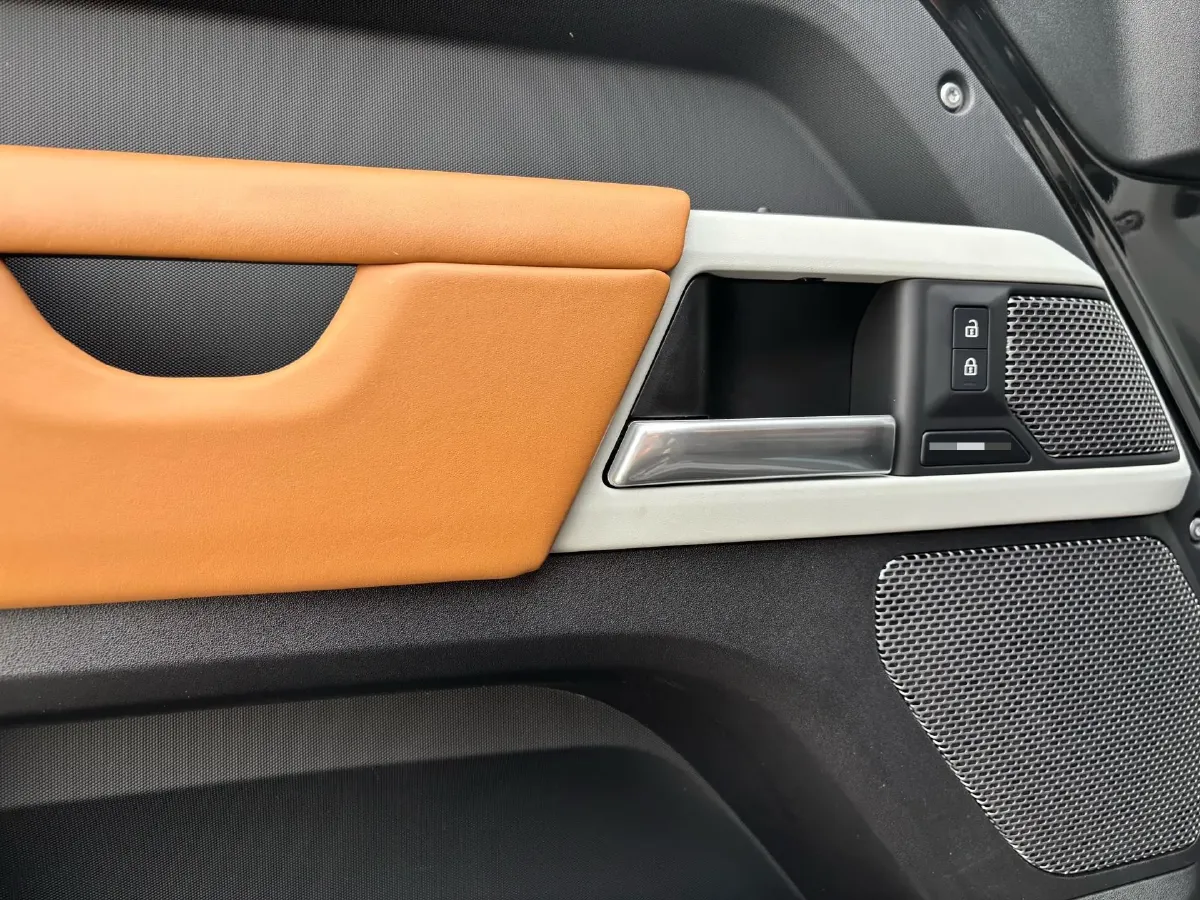 2024 Land Rover Defender 3.0T 400HP L6 8AT,autocango,china used car exporter,china ev exporter,chinese used car exporter,chinese used ev exporter