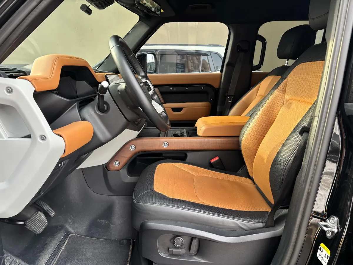 2024 Land Rover Defender 3.0T 400HP L6 8AT,autocango,china used car exporter,china ev exporter,chinese used car exporter,chinese used ev exporter