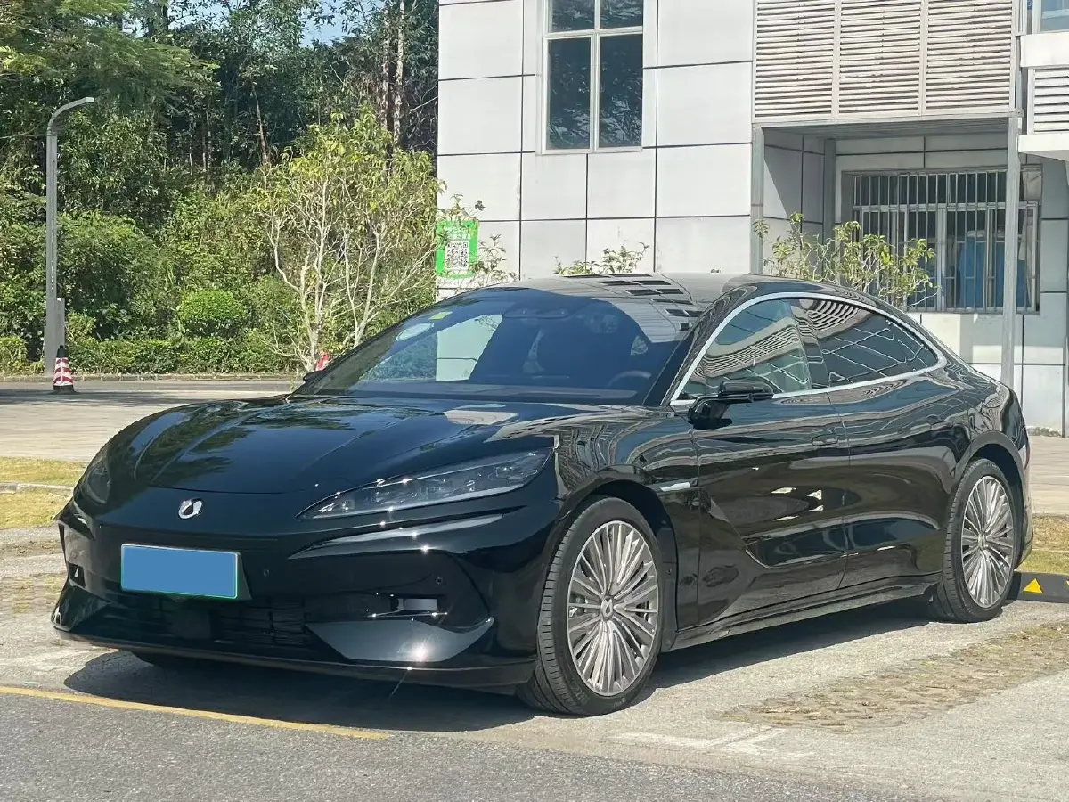 2024 Denza DenzaZ9 2.0T 207HP L4 E-CVT PHEV 38.5KWH