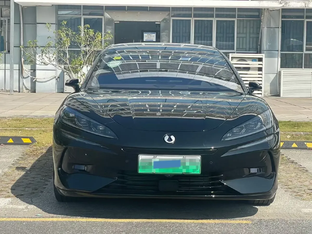 2024 Denza DenzaZ9 2.0T 207HP L4 E-CVT PHEV 38.5KWH,autocango,china used car exporter,china ev exporter,chinese used car exporter,chinese used ev exporter