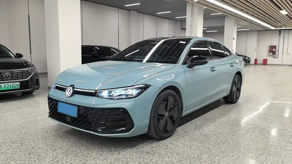 2025 Volkswagen Passat 2.0T 220HP L4 7DCT