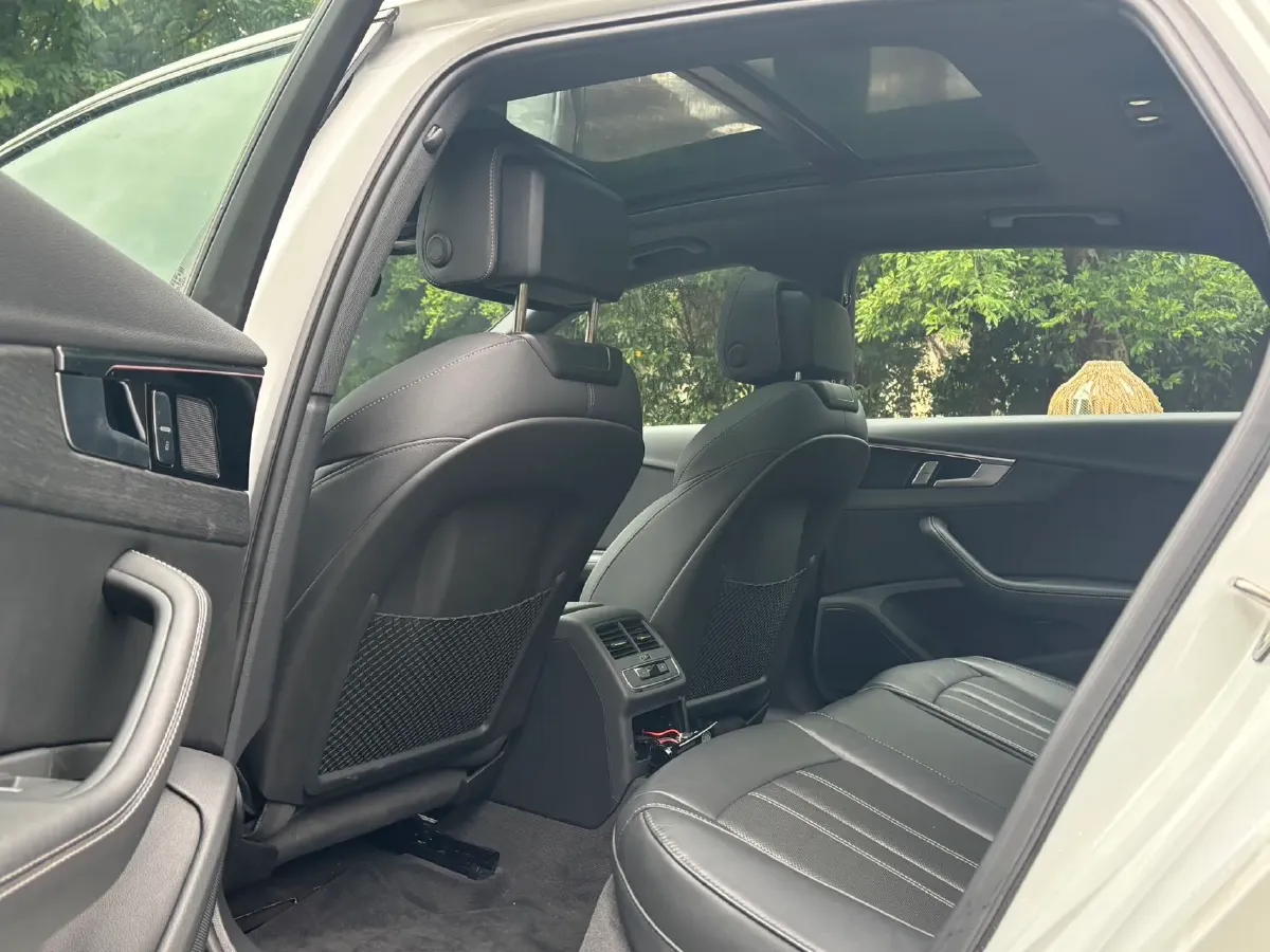 2023 Audi A4L 2.0T 190HP L4 7DCT,autocango,china used car exporter,china ev exporter,chinese used car exporter,chinese used ev exporter