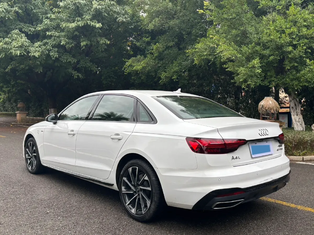 2023 Audi A4L 2.0T 190HP L4 7DCT,autocango,china used car exporter,china ev exporter,chinese used car exporter,chinese used ev exporter