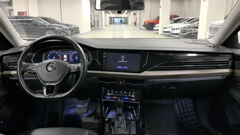 2020 Volkswagen Passat 2.0T 220HP L4 7DCT,autocango,china used car exporter,china ev exporter,chinese used car exporter,chinese used ev exporter