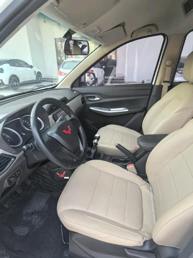 2021 WuLing HongGuang 1.5L 99HP L4 6MT,autocango,china used car exporter,china ev exporter,chinese used car exporter,chinese used ev exporter