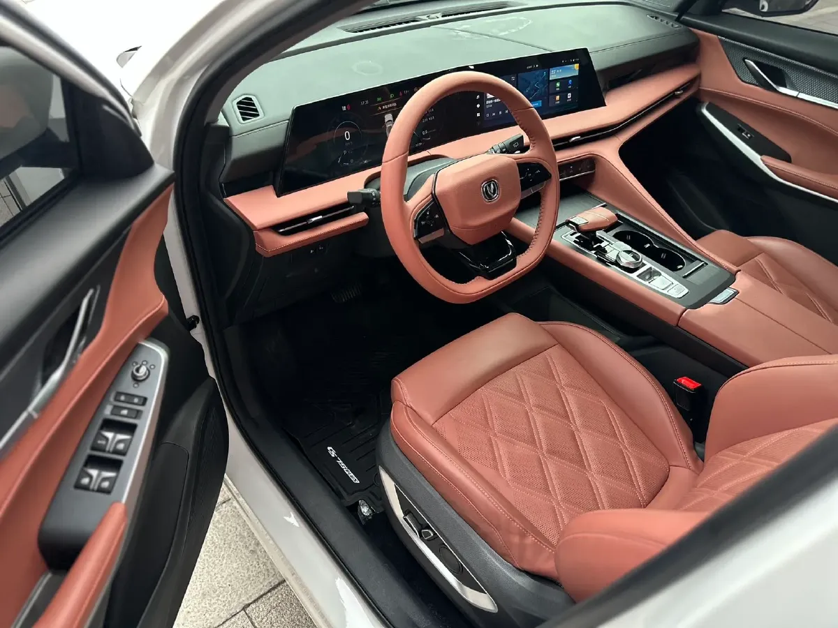 2023 ChangAn CS75 Plus 1.5T 188HP L4 8AT,autocango,china used car exporter,china ev exporter,chinese used car exporter,chinese used ev exporter