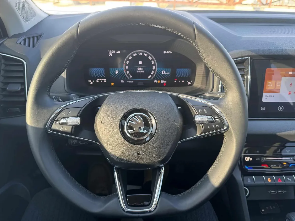 2022 Skoda Karoq 1.4T 150HP L4 7DCT,autocango,china used car exporter,china ev exporter,chinese used car exporter,chinese used ev exporter