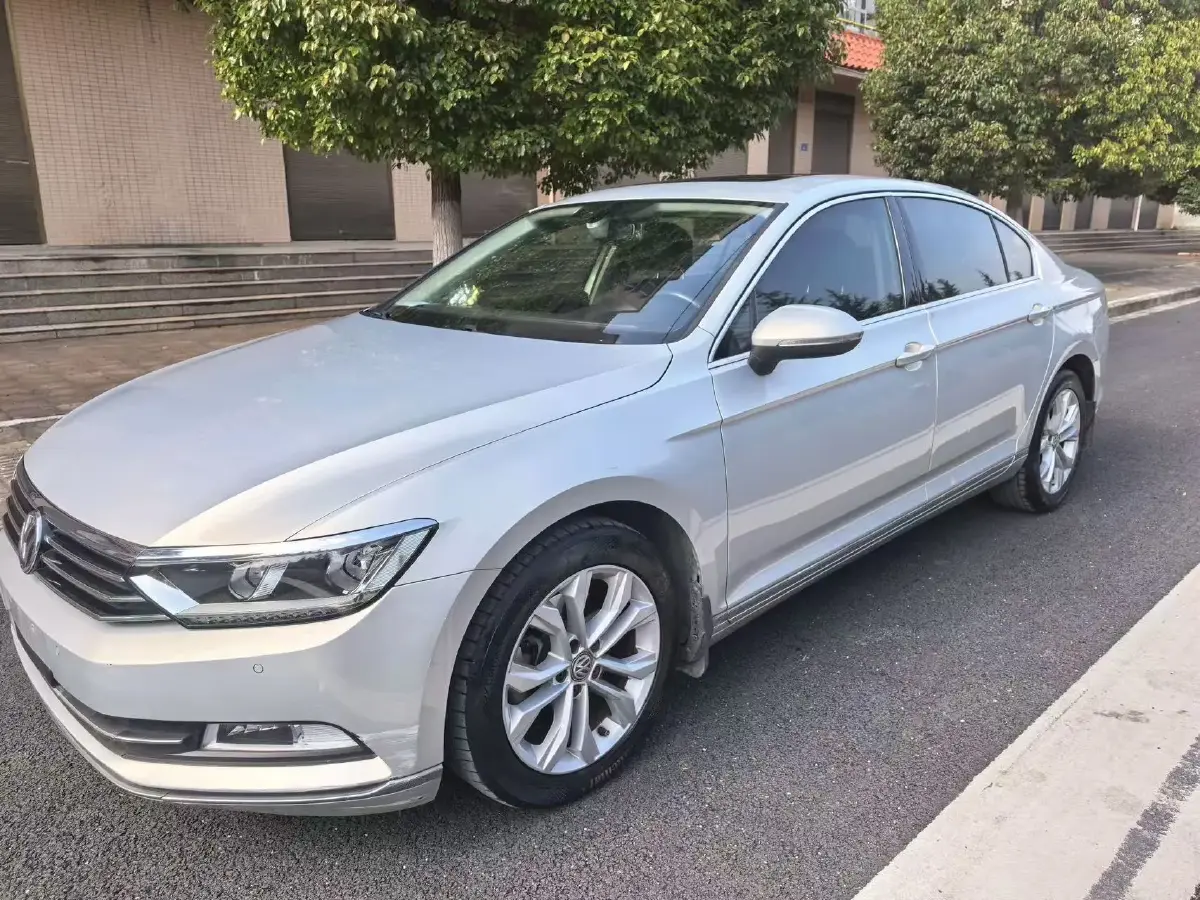 2017 Volkswagen Magotan 1.8T 180HP L4 7DCT 2017 Volkswagen Magotan 1.8T 180HP L4 7DCT