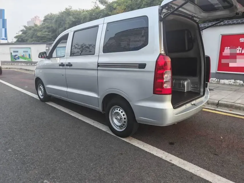2019 WuLing HongGuang V 1.5L 99HP L4 6MT,autocango,china used car exporter,china ev exporter,chinese used car exporter,chinese used ev exporter