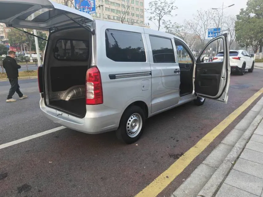 2019 WuLing HongGuang V 1.5L 99HP L4 6MT,autocango,china used car exporter,china ev exporter,chinese used car exporter,chinese used ev exporter