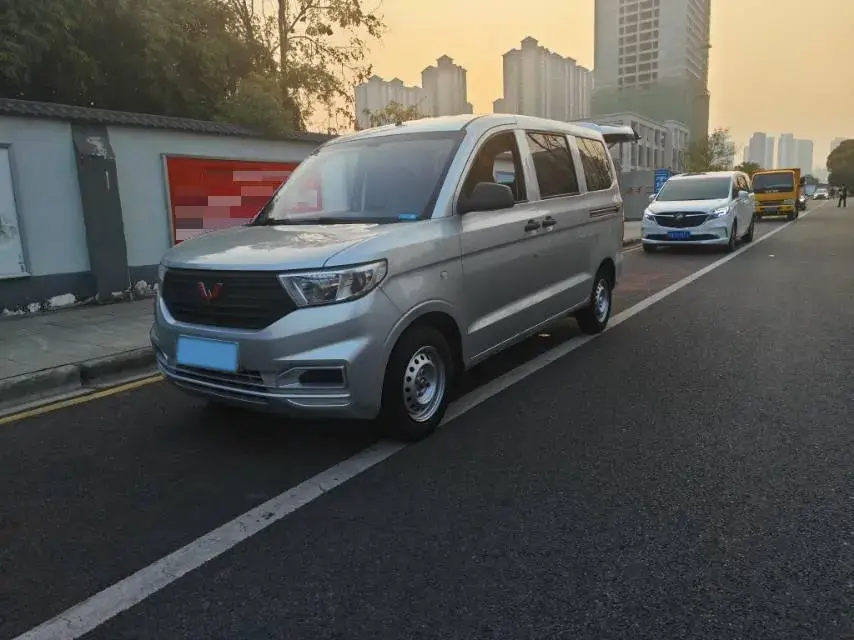 2019 WuLing HongGuang V 1.5L 99HP L4 6MT