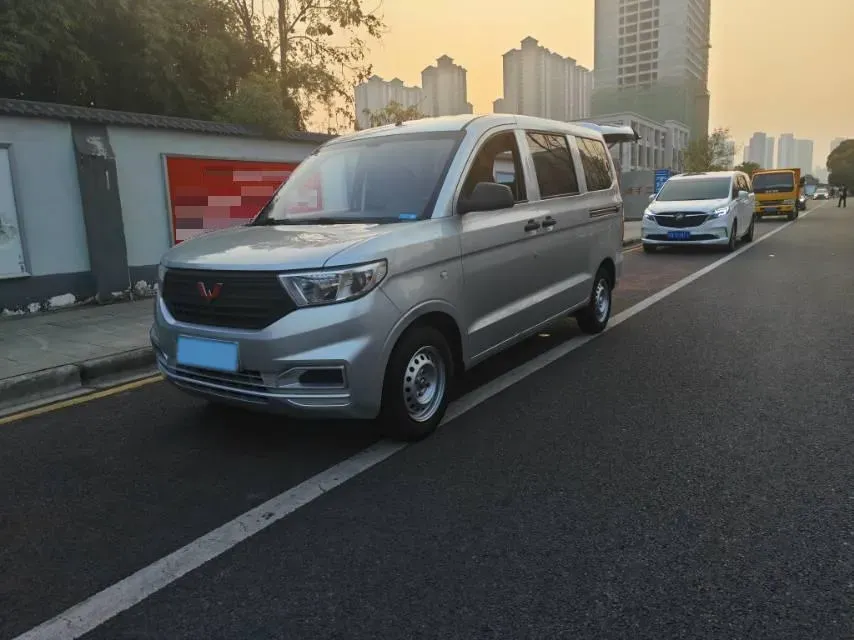 2019 WuLing HongGuang V 1.5L 99HP L4 6MT,autocango,china used car exporter,china ev exporter,chinese used car exporter,chinese used ev exporter