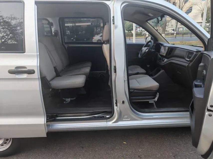 2019 WuLing HongGuang V 1.5L 99HP L4 6MT,autocango,china used car exporter,china ev exporter,chinese used car exporter,chinese used ev exporter