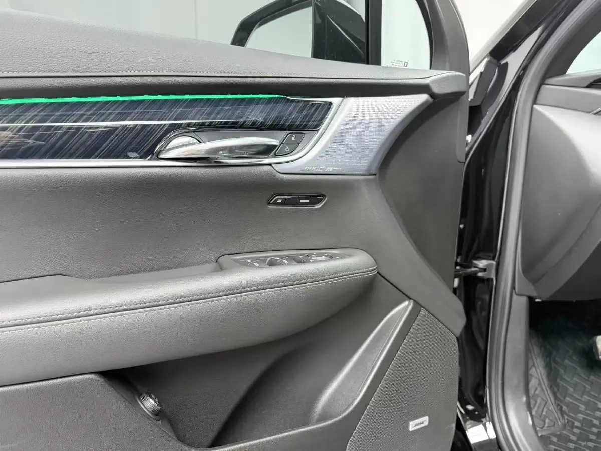 2022 Cadillac XT6 2.0T 237HP L4 9AT,autocango,china used car exporter,china ev exporter,chinese used car exporter,chinese used ev exporter