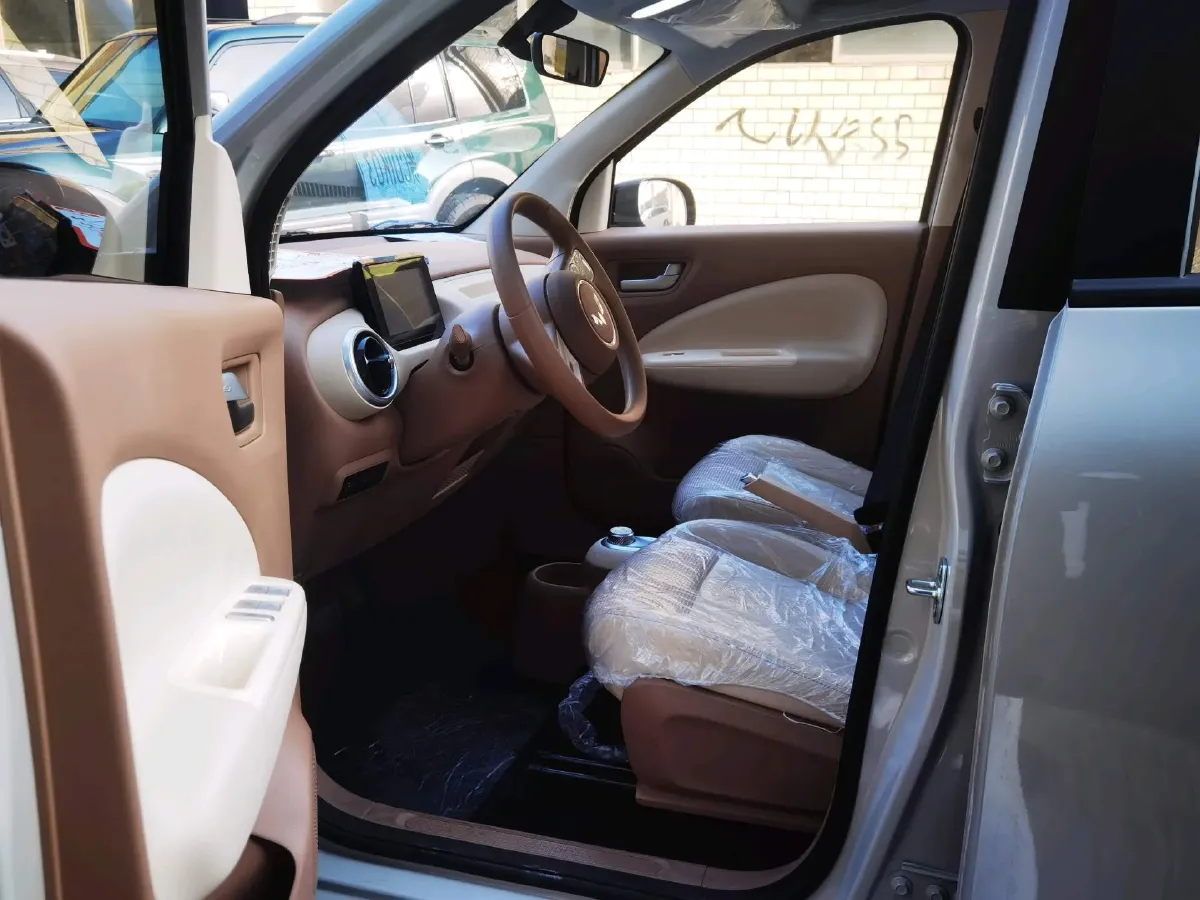 2025 WuLing HongGuang MINI EV BEV 16.2KWH,autocango,china used car exporter,china ev exporter,chinese used car exporter,chinese used ev exporter