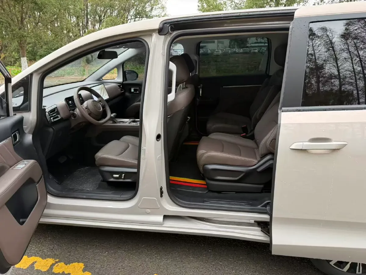 2025 WuLing XingGuang 730 1.5T 177HP L4 CVT,autocango,china used car exporter,china ev exporter,chinese used car exporter,chinese used ev exporter