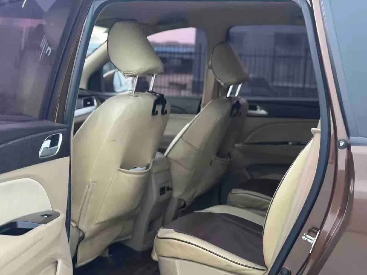 2016 BaoJun 730 1.5L 112HP L4 5MT,autocango,china used car exporter,china ev exporter,chinese used car exporter,chinese used ev exporter