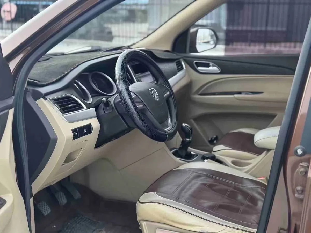 2016 BaoJun 730 1.5L 112HP L4 5MT,autocango,china used car exporter,china ev exporter,chinese used car exporter,chinese used ev exporter