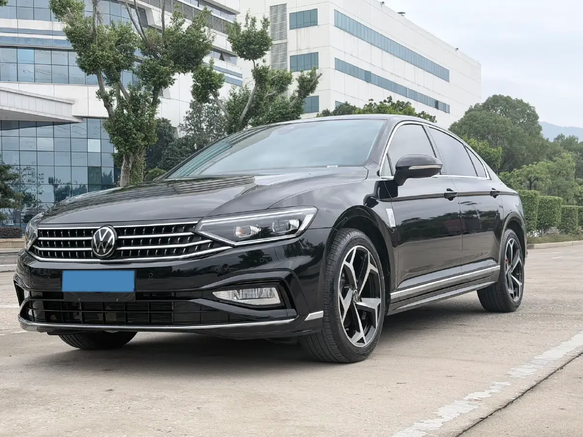 2025 Volkswagen Magotan 2.0T 186HP L4 7DCT