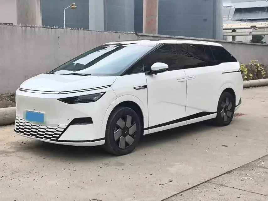 2024 Xpeng X9 BEV 84.5KWH