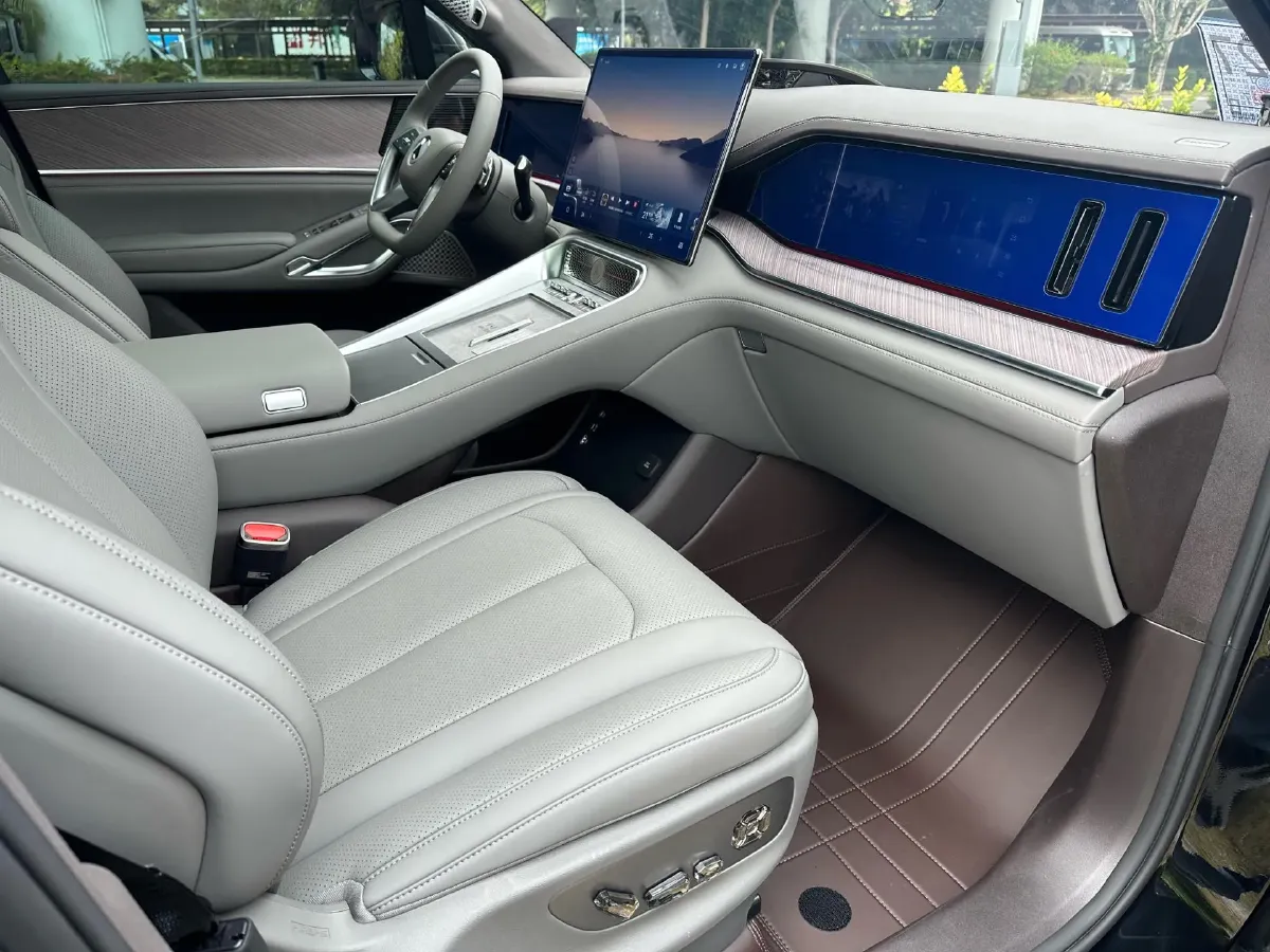 2025 Denza DenzaN9 2.0T 207HP L4 E-CVT PHEV,autocango,china used car exporter,china ev exporter,chinese used car exporter,chinese used ev exporter