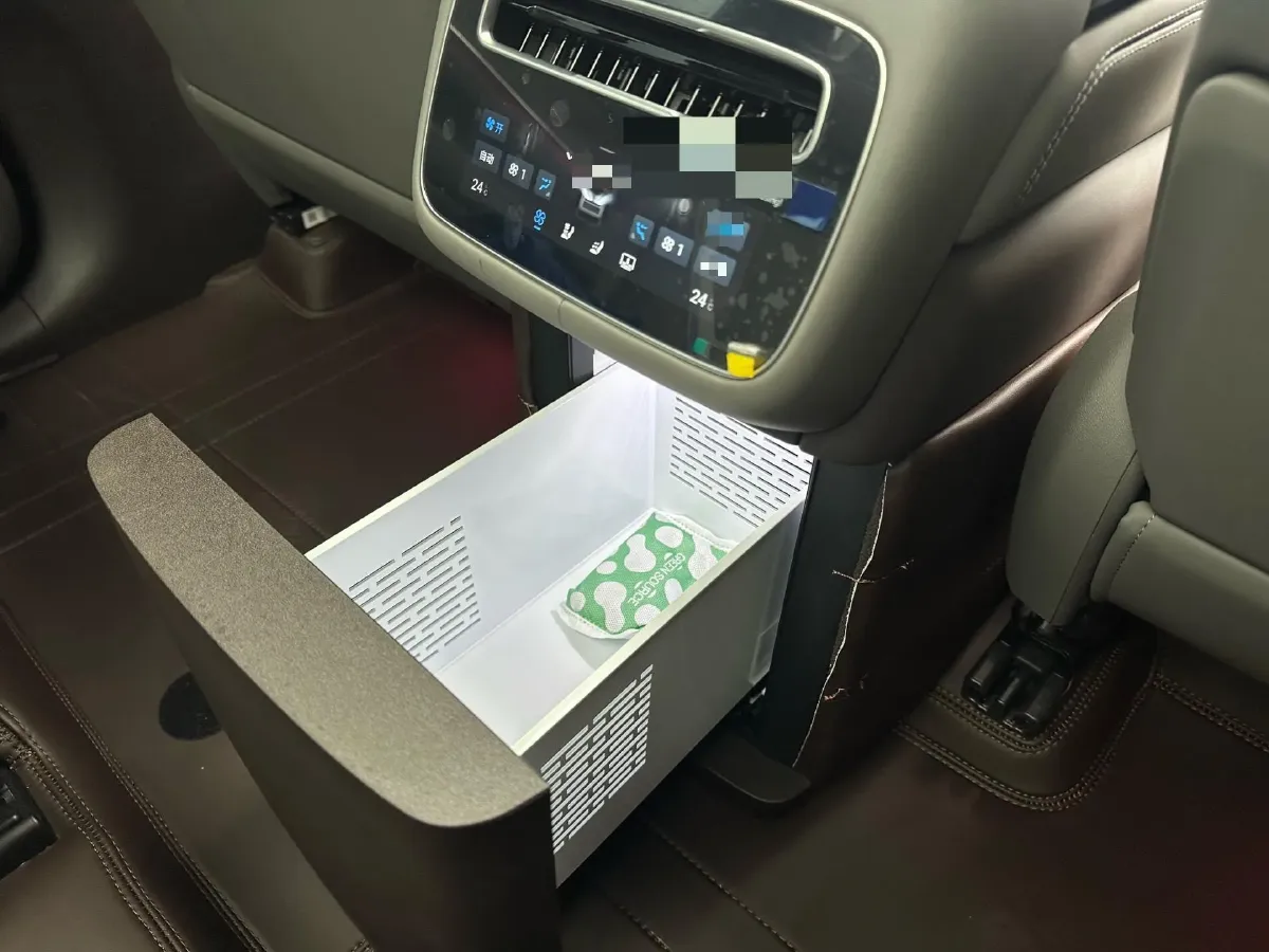 2025 Denza DenzaN9 2.0T 207HP L4 E-CVT PHEV,autocango,china used car exporter,china ev exporter,chinese used car exporter,chinese used ev exporter