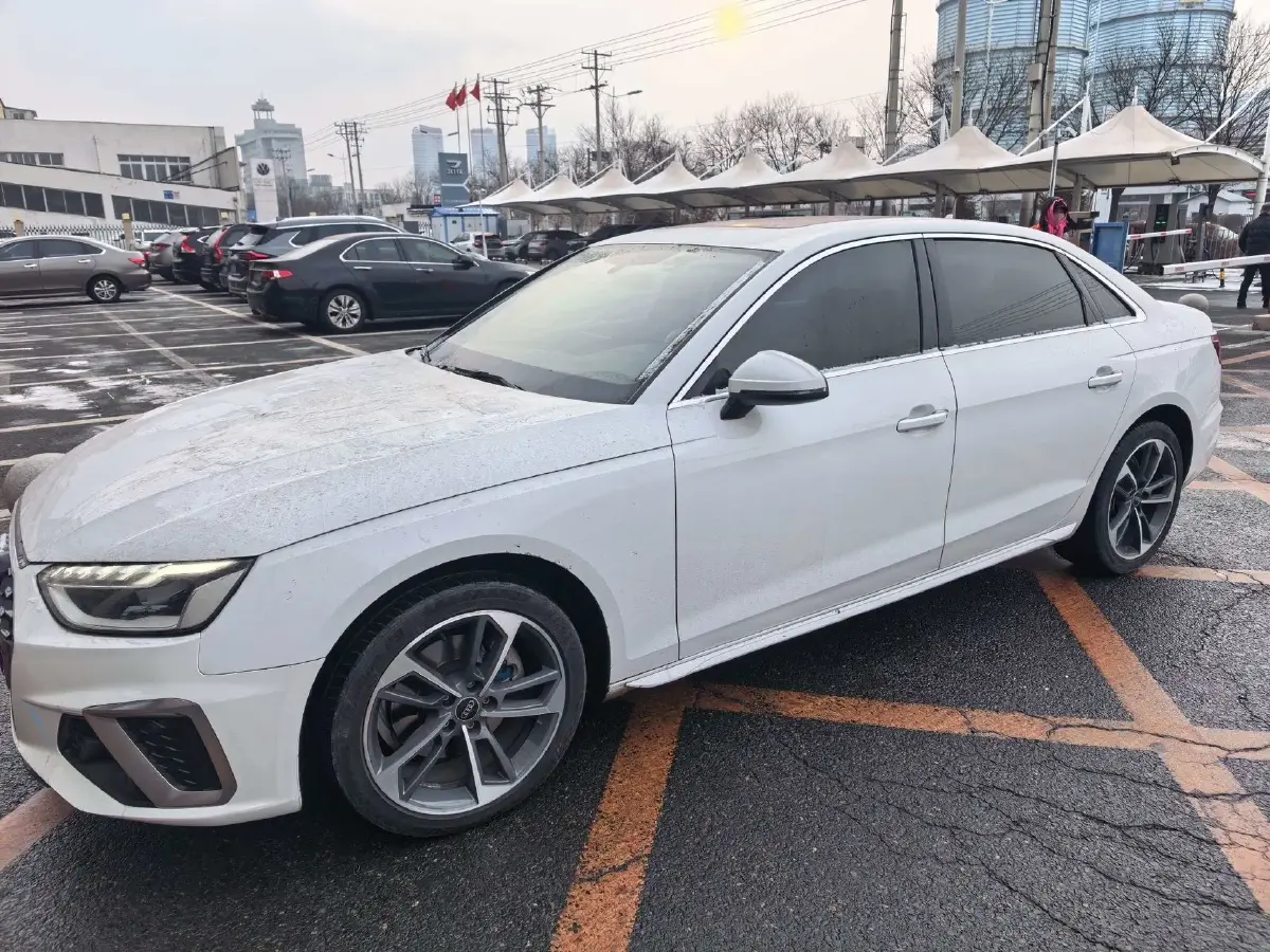 2022 Audi A4L 2.0T 190HP L4 7DCT