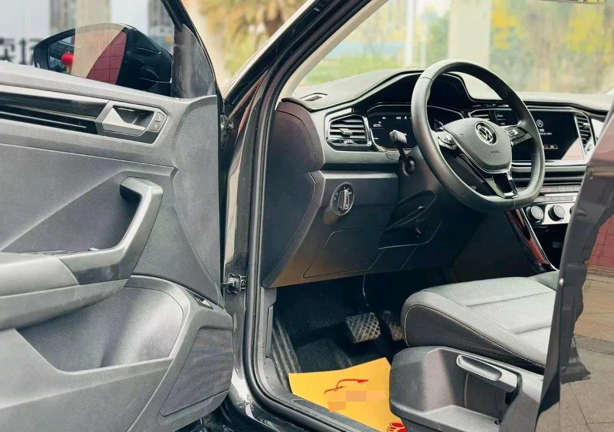 2022 Volkswagen T-Roc 1.4T 150HP L4 7DCT,autocango,china used car exporter,china ev exporter,chinese used car exporter,chinese used ev exporter