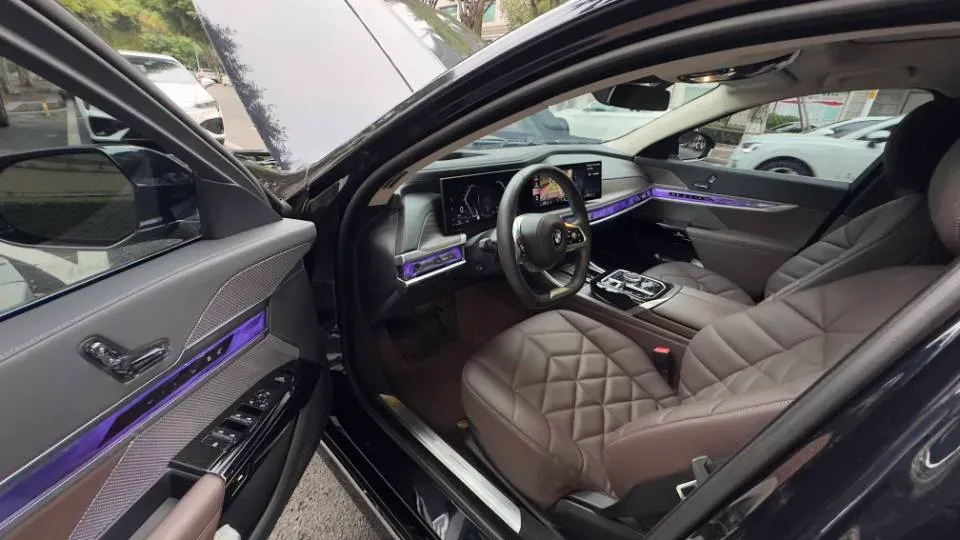 2023 BMW 7 Series 3.0T 272HP L6 8AT,autocango,china used car exporter,china ev exporter,chinese used car exporter,chinese used ev exporter