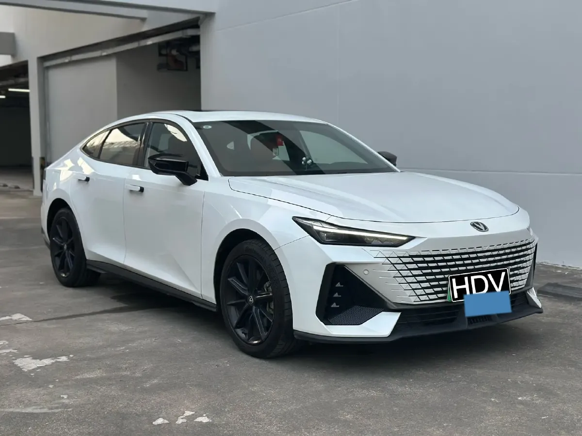 2023 ChangAn UNI-V iDD 1.5T 170HP L4 6TCT PHEV 18.4KWH,autocango,china used car exporter,china ev exporter,chinese used car exporter,chinese used ev exporter