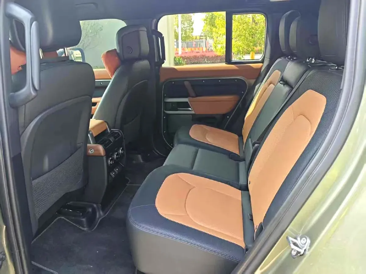 2024 Land Rover Defender 3.0T 400HP L6 8AT,autocango,china used car exporter,china ev exporter,chinese used car exporter,chinese used ev exporter