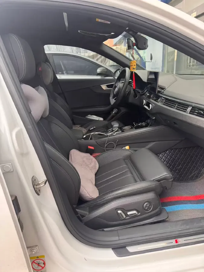 2023 Audi A4L 2.0T 190HP L4 7DCT,autocango,china used car exporter,china ev exporter,chinese used car exporter,chinese used ev exporter