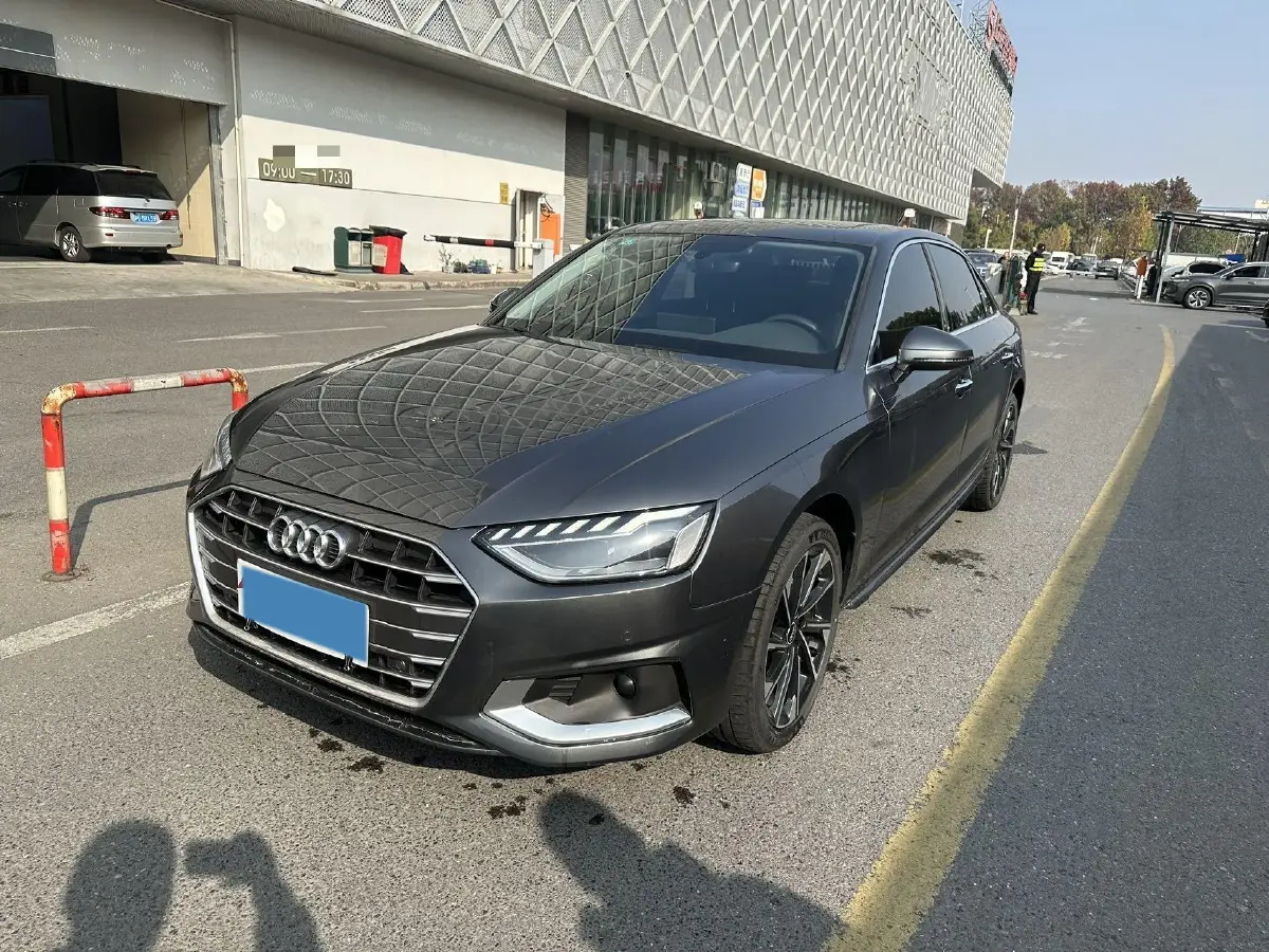 2022 Audi A4L 2.0T 190HP L4 7DCT