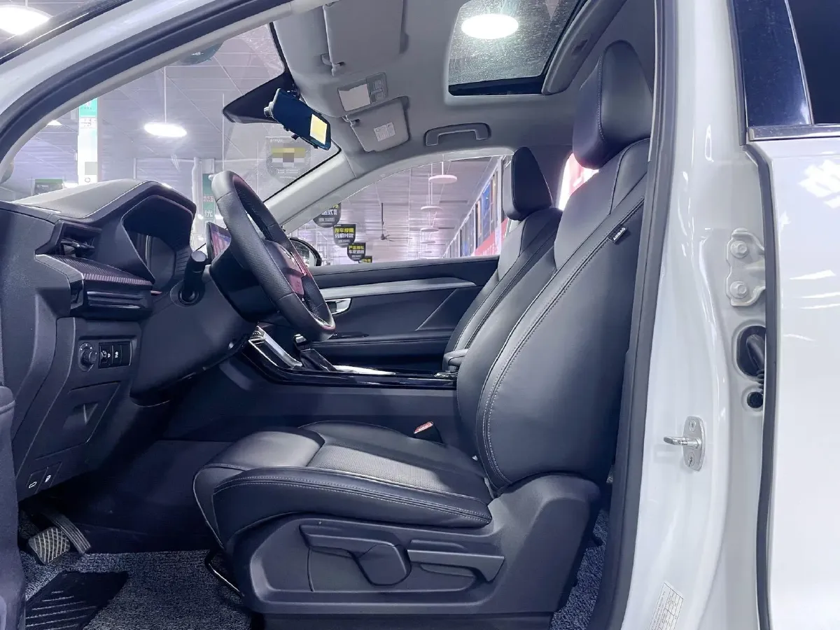 2021 WuLing XingChen 1.5T 147HP L4 CVT,autocango,china used car exporter,china ev exporter,chinese used car exporter,chinese used ev exporter