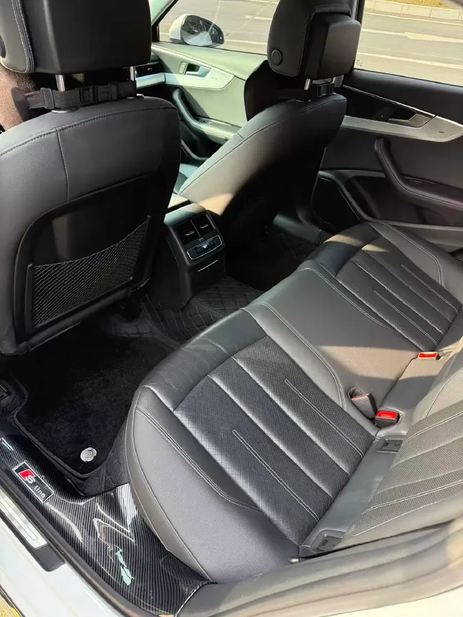 2020 Audi A4L 2.0T 190HP L4 7DCT,autocango,china used car exporter,china ev exporter,chinese used car exporter,chinese used ev exporter