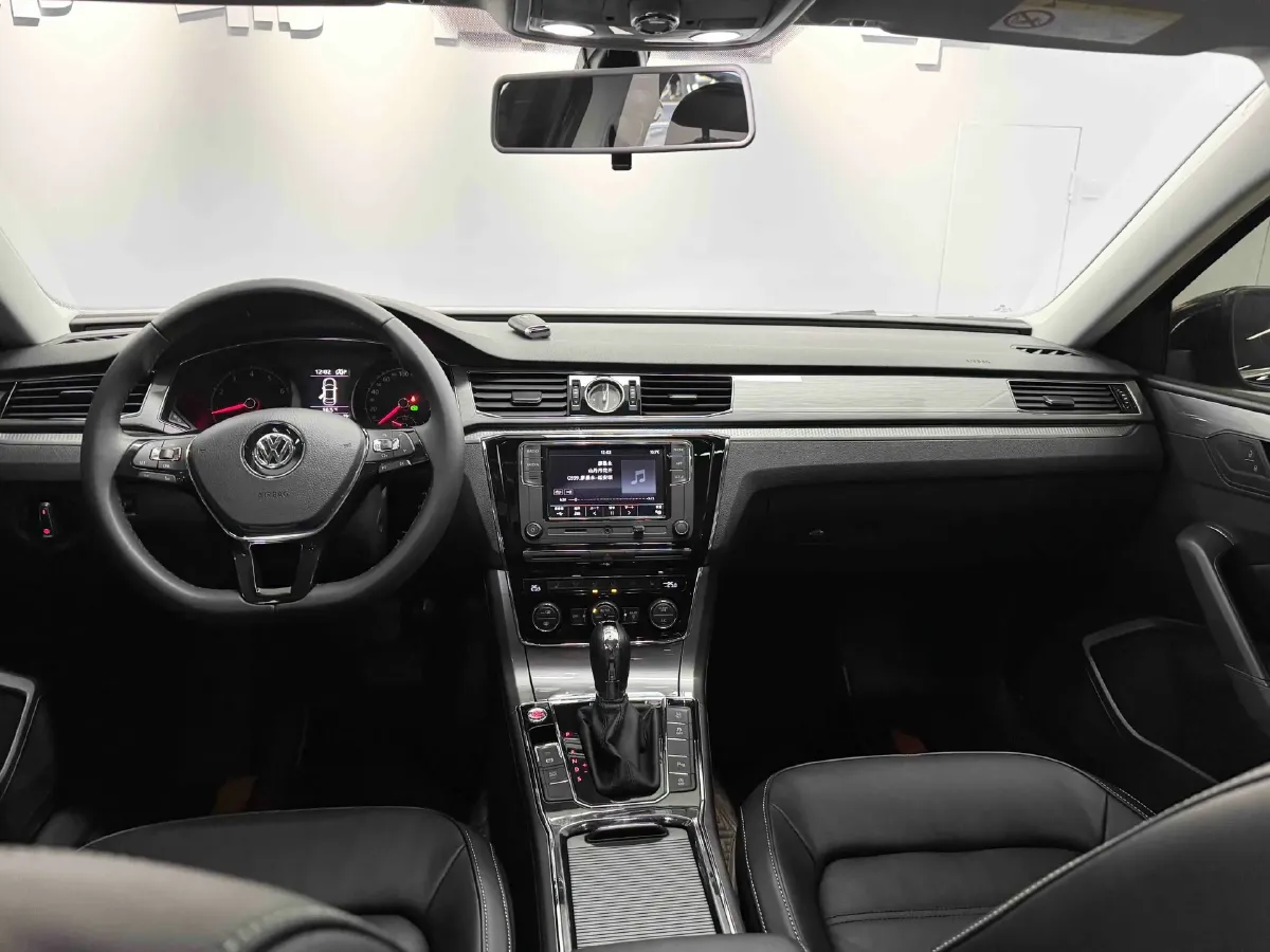 2017 Volkswagen Passat 1.8T 180HP L4 7DCT,autocango,china used car exporter,china ev exporter,chinese used car exporter,chinese used ev exporter