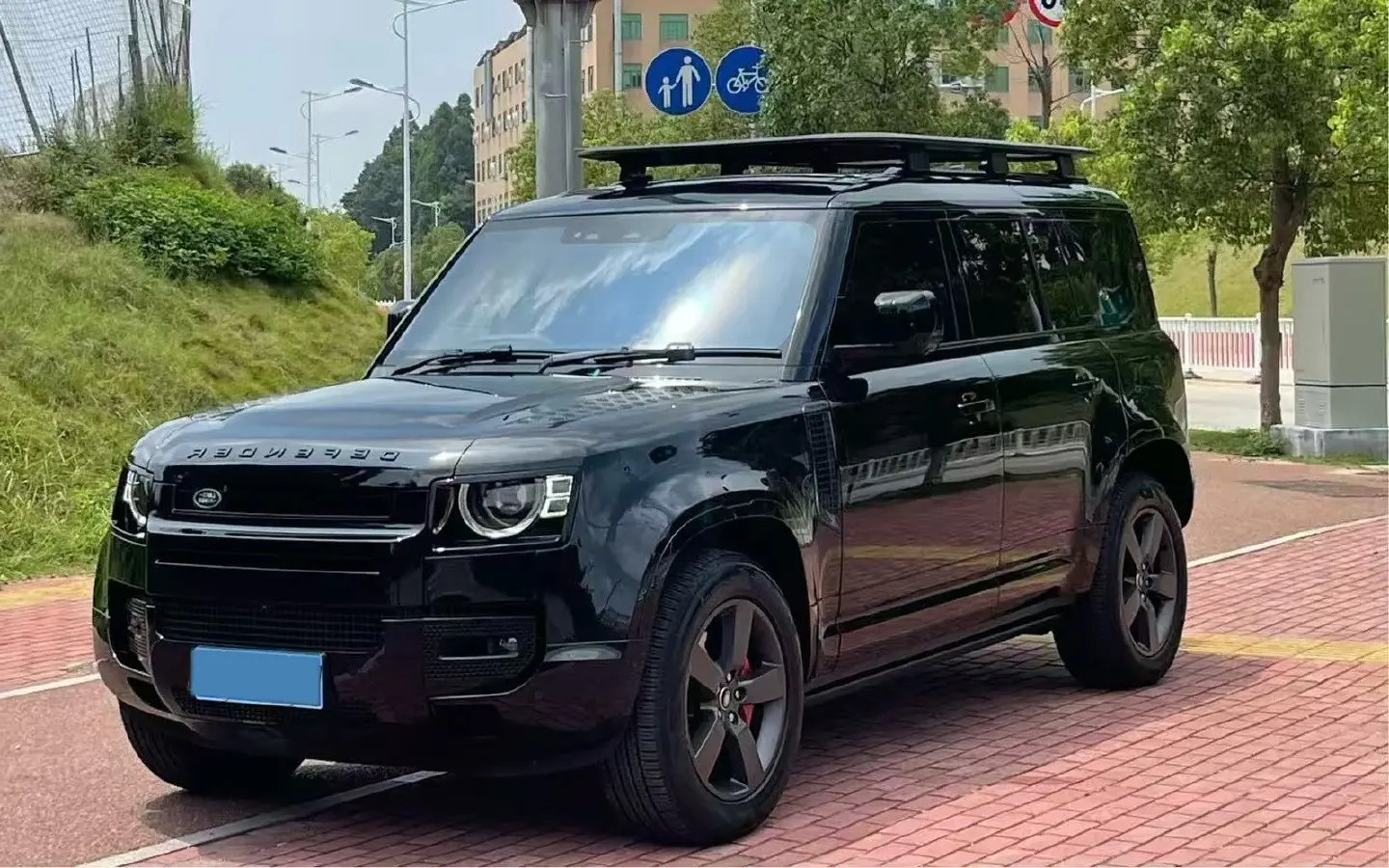 2024 Land Rover Defender 3.0T 400HP L6 8AT