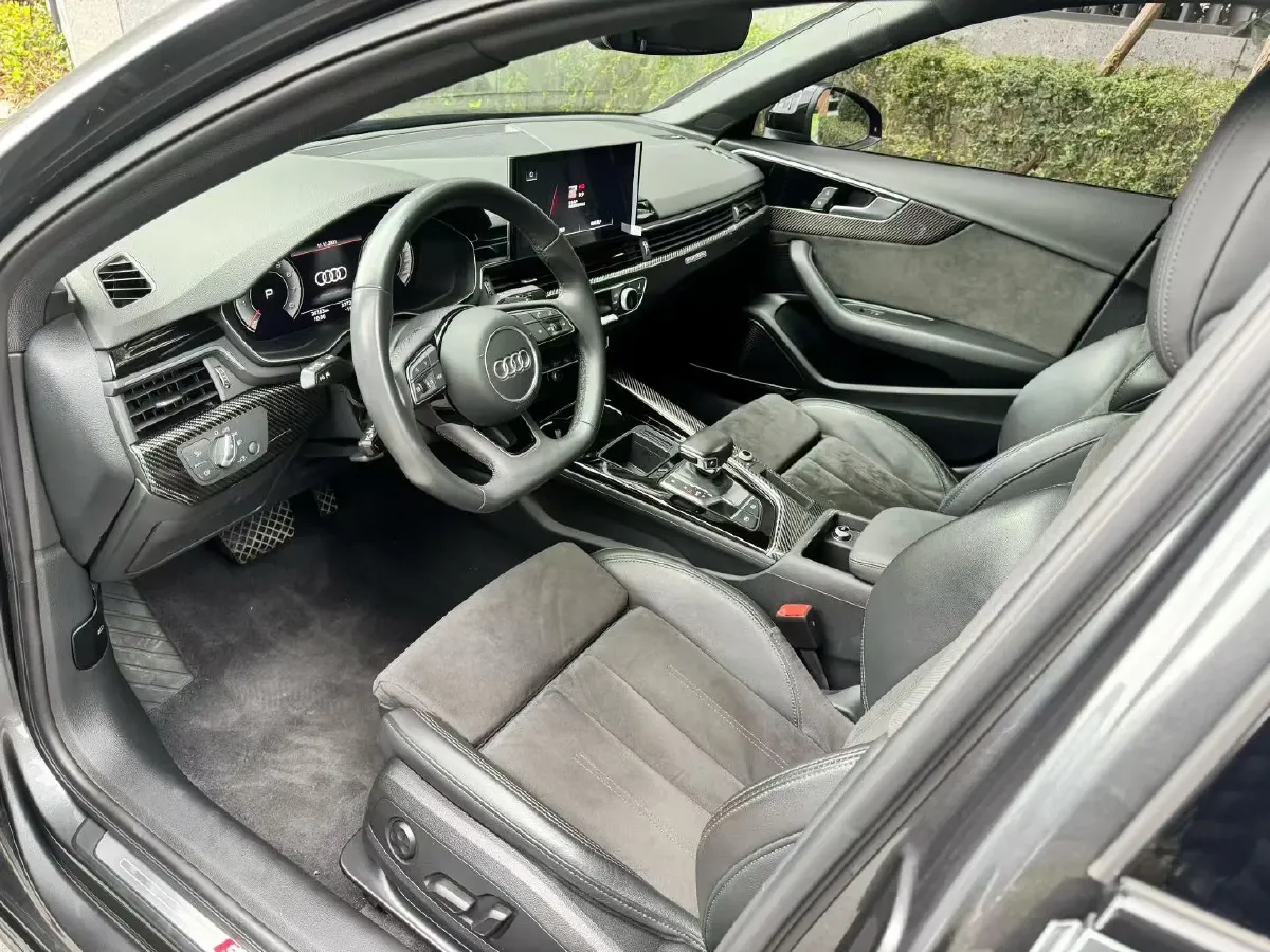 2022 Audi A4L 2.0T 252HP L4 7DCT,autocango,china used car exporter,china ev exporter,chinese used car exporter,chinese used ev exporter