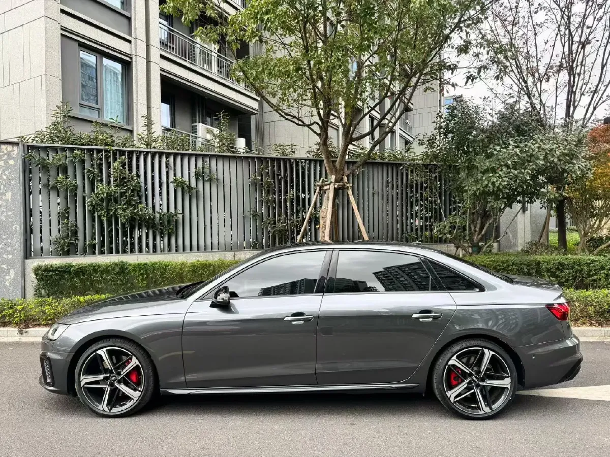 2022 Audi A4L 2.0T 252HP L4 7DCT,autocango,china used car exporter,china ev exporter,chinese used car exporter,chinese used ev exporter
