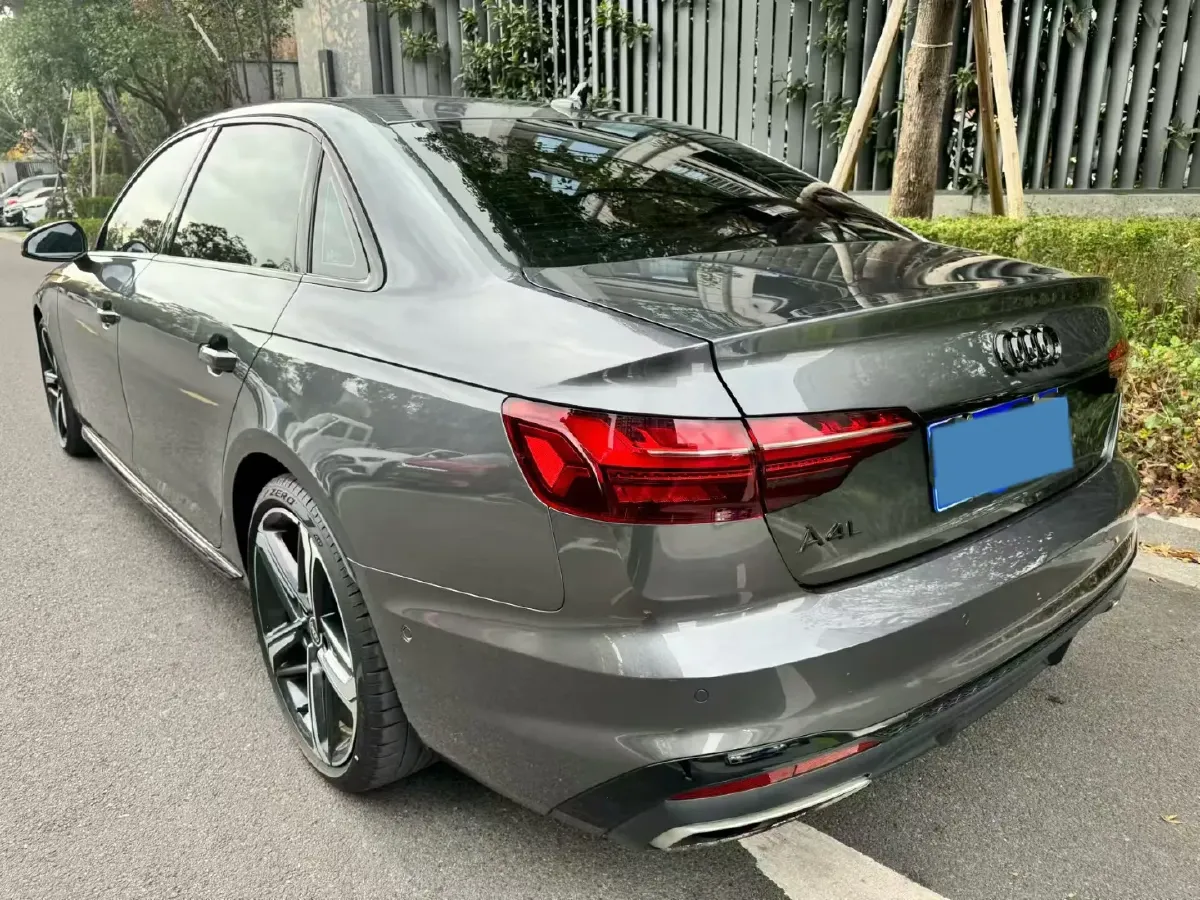 2022 Audi A4L 2.0T 252HP L4 7DCT,autocango,china used car exporter,china ev exporter,chinese used car exporter,chinese used ev exporter