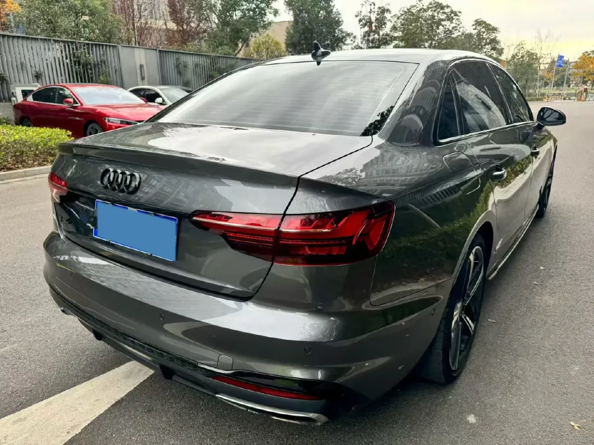 2022 Audi A4L 2.0T 252HP L4 7DCT,autocango,china used car exporter,china ev exporter,chinese used car exporter,chinese used ev exporter