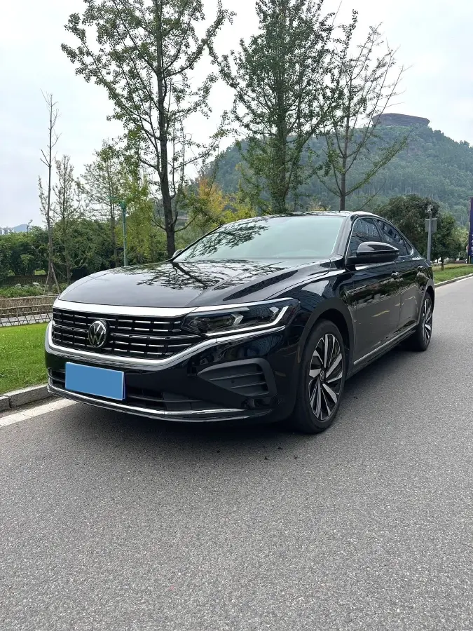 2024 Volkswagen Passat 2.0T 186HP L4 7DCT