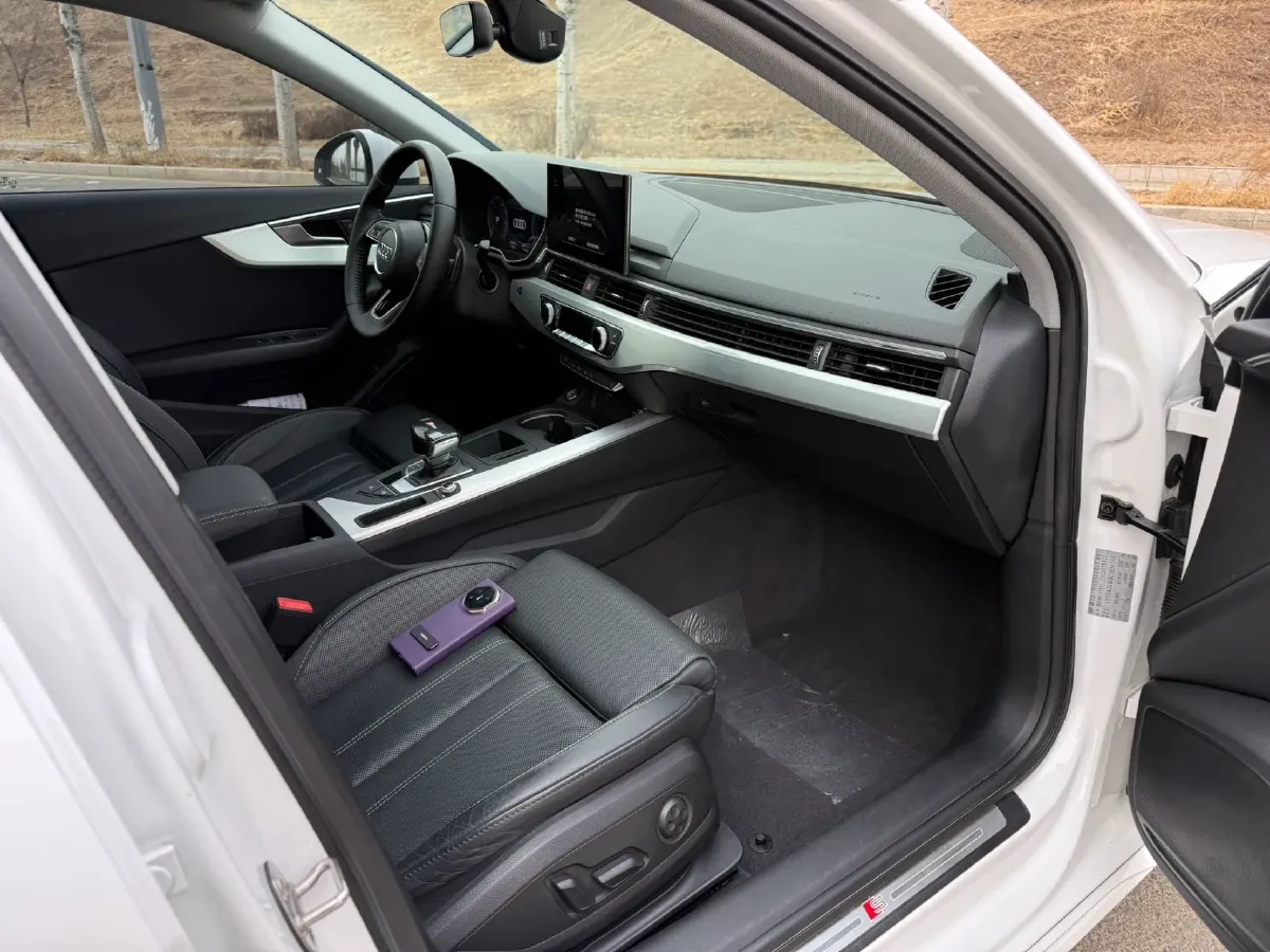 2020 Audi A4L 2.0T 190HP L4 7DCT,autocango,china used car exporter,china ev exporter,chinese used car exporter,chinese used ev exporter