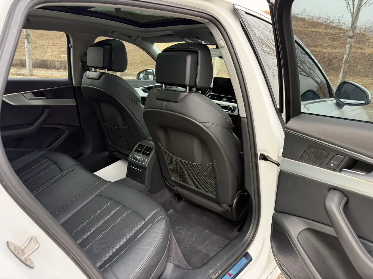 2020 Audi A4L 2.0T 190HP L4 7DCT,autocango,china used car exporter,china ev exporter,chinese used car exporter,chinese used ev exporter