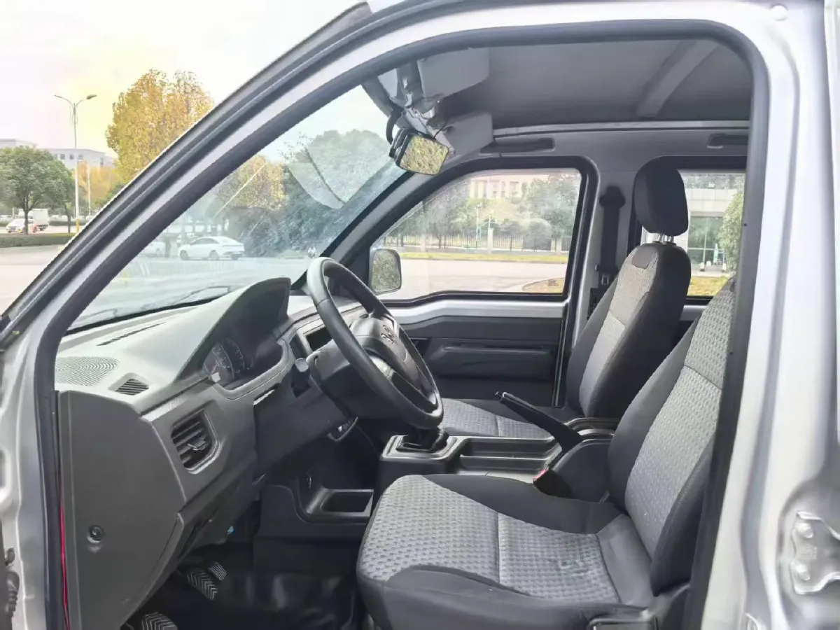 2019 WuLing RongGuang New Truck 1.5L 107HP L4 5MT,autocango,china used car exporter,china ev exporter,chinese used car exporter,chinese used ev exporter