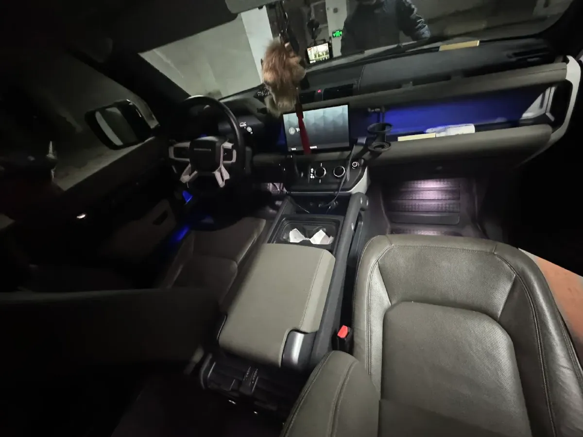 2023 Land Rover Defender 3.0T 400HP L6 8AT,autocango,china used car exporter,china ev exporter,chinese used car exporter,chinese used ev exporter