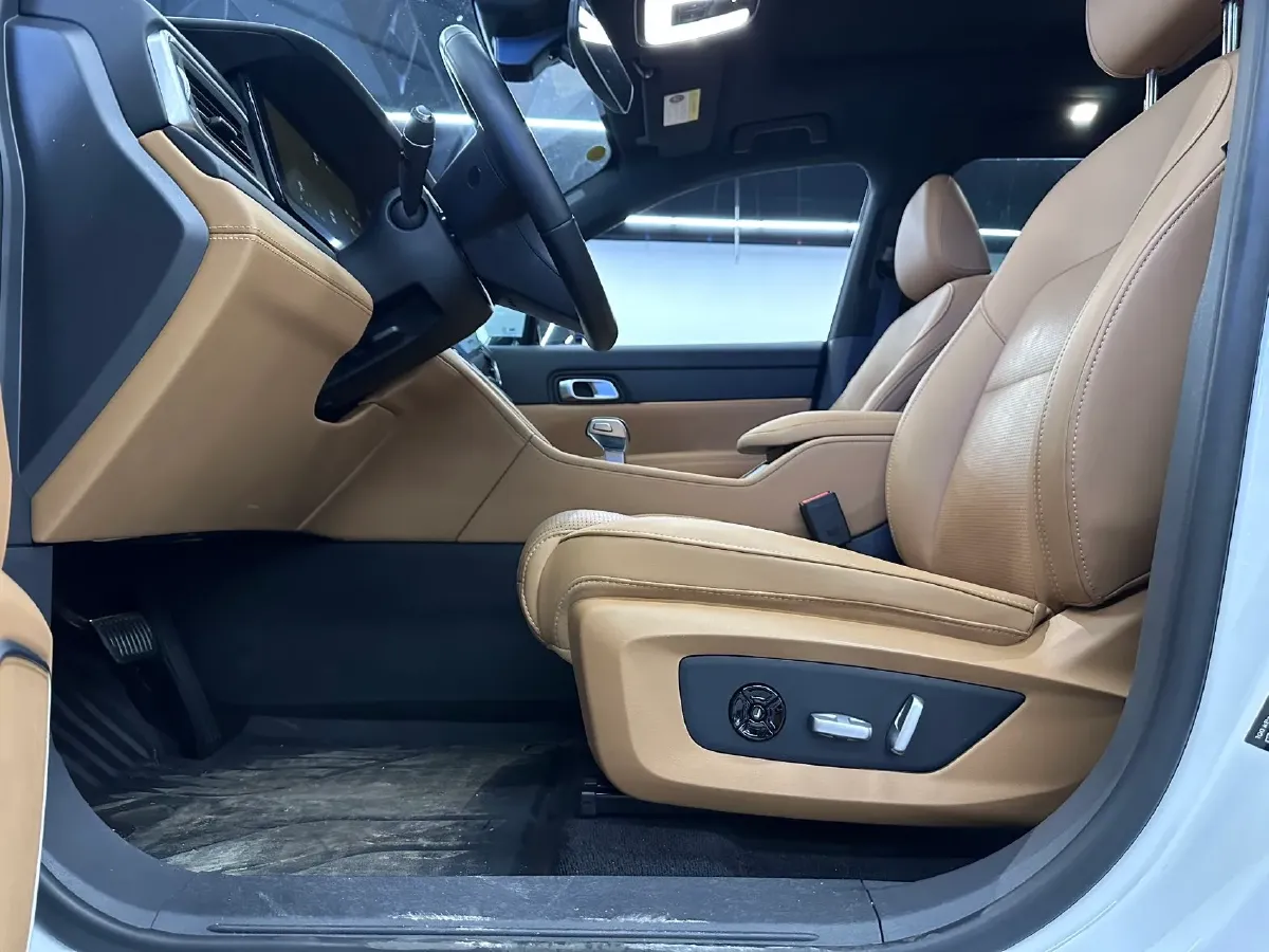 2021 Li ONE Range Extended 131HP REEV 40.5KWH,autocango,china used car exporter,china ev exporter,chinese used car exporter,chinese used ev exporter