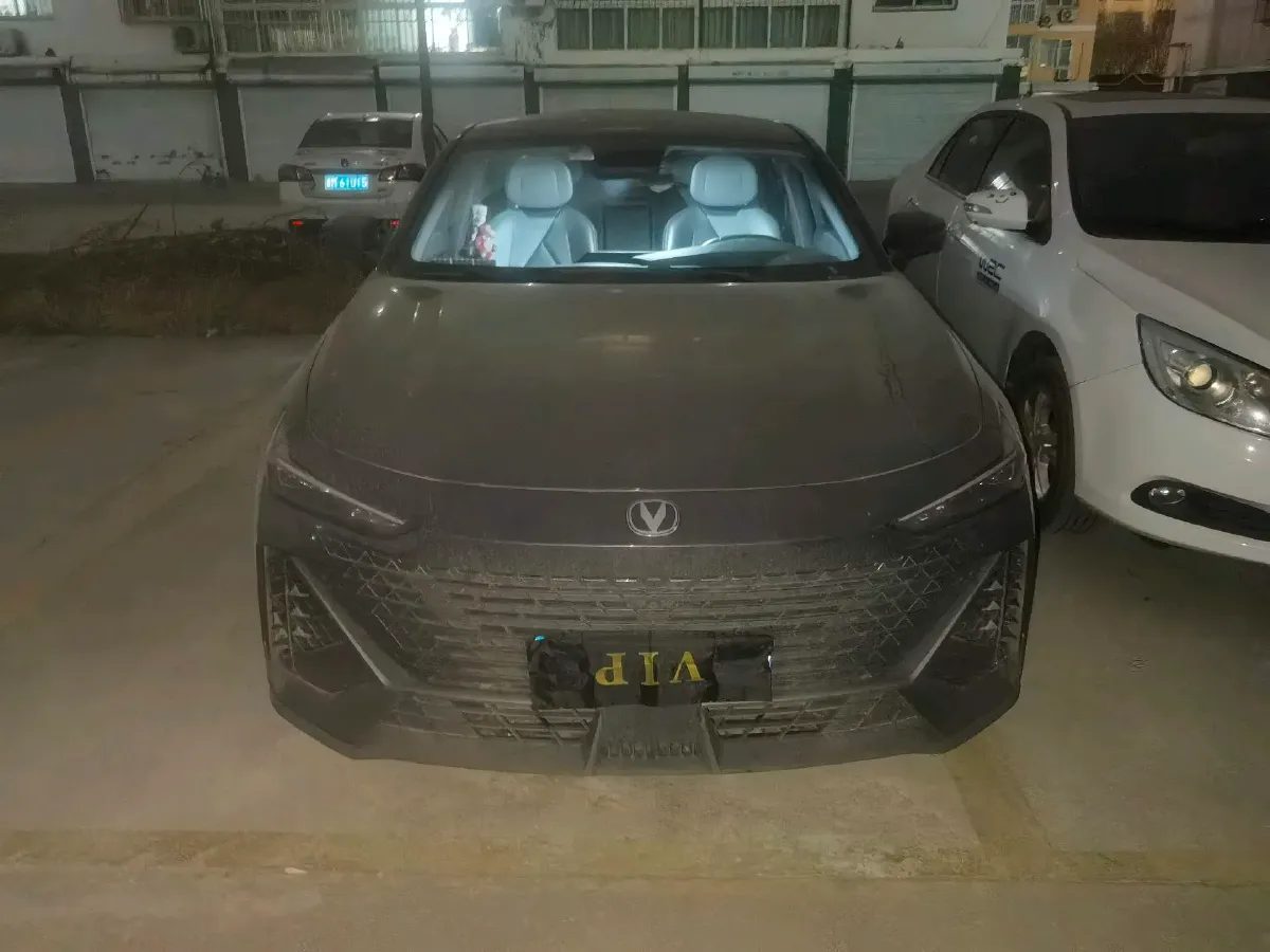 2022 ChangAn UNI-V 1.5T 188HP L4 7DCT,autocango,china used car exporter,china ev exporter,chinese used car exporter,chinese used ev exporter