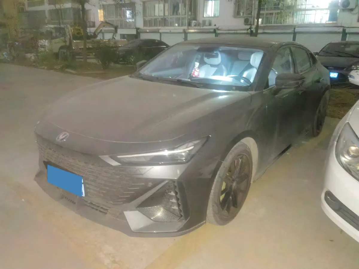 2022 ChangAn UNI-V 1.5T 188HP L4 7DCT,autocango,china used car exporter,china ev exporter,chinese used car exporter,chinese used ev exporter